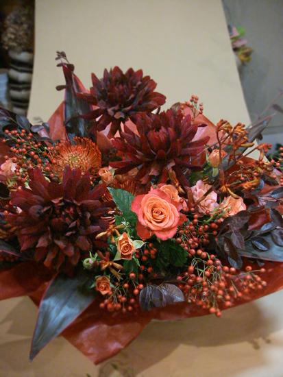 豪華な大人色アレンジメント【個展祝い・還暦祝いに】