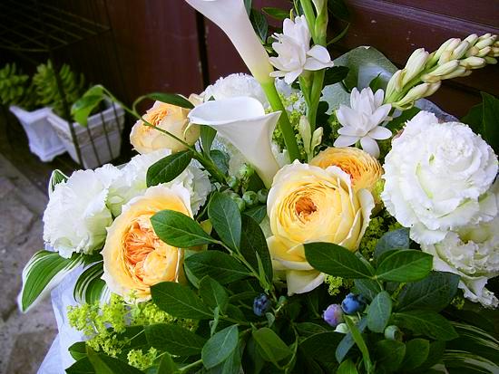 クラシカルアレンジ(バラ、チューベローズカラー)【清楚な印象】