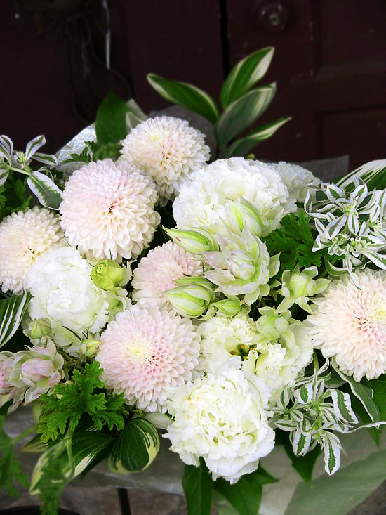 アレンジメント(お供え花)(ピンポンマム・ユーフォルビア)【法事花】