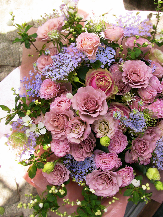 ボリュームたっぷり! リシアンサスのエレガントブーケ