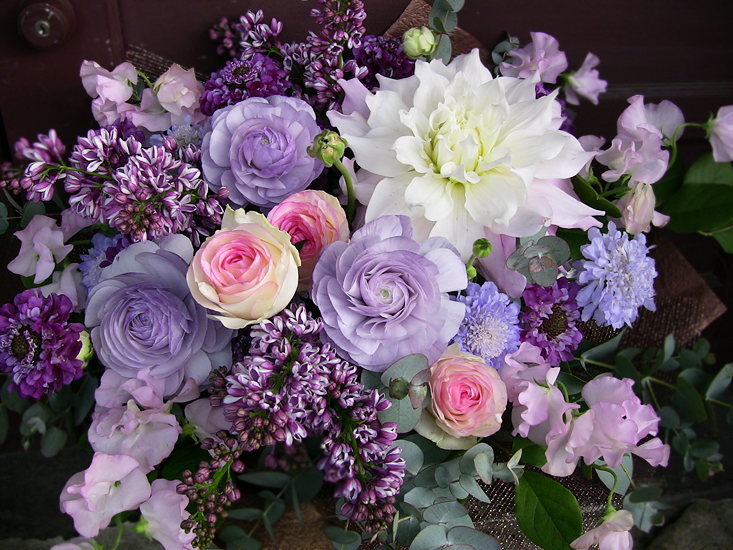 【大人の女性へ】ダリアとライラックの春アレンジ